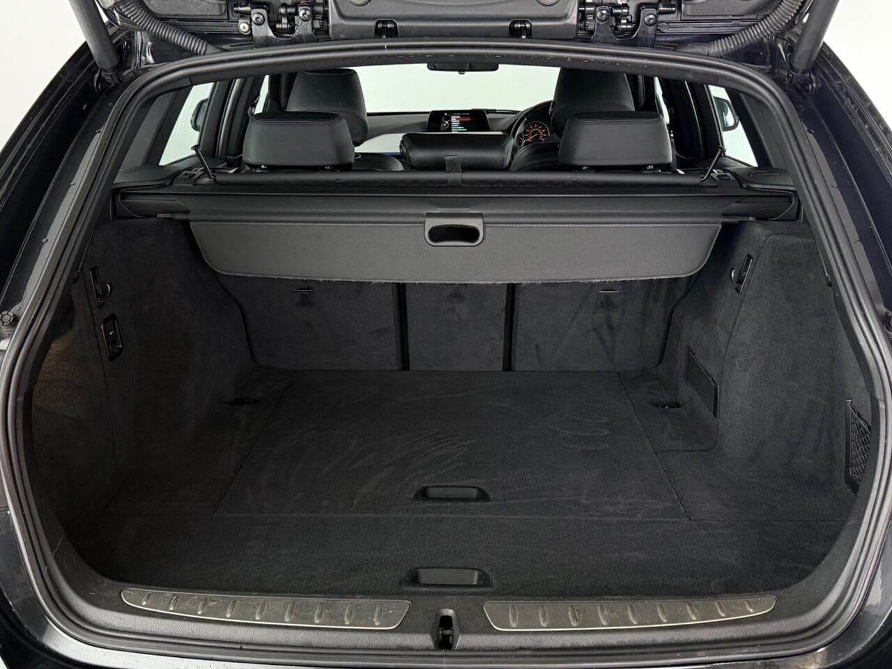 BMW 3 Series thumbnail Boot