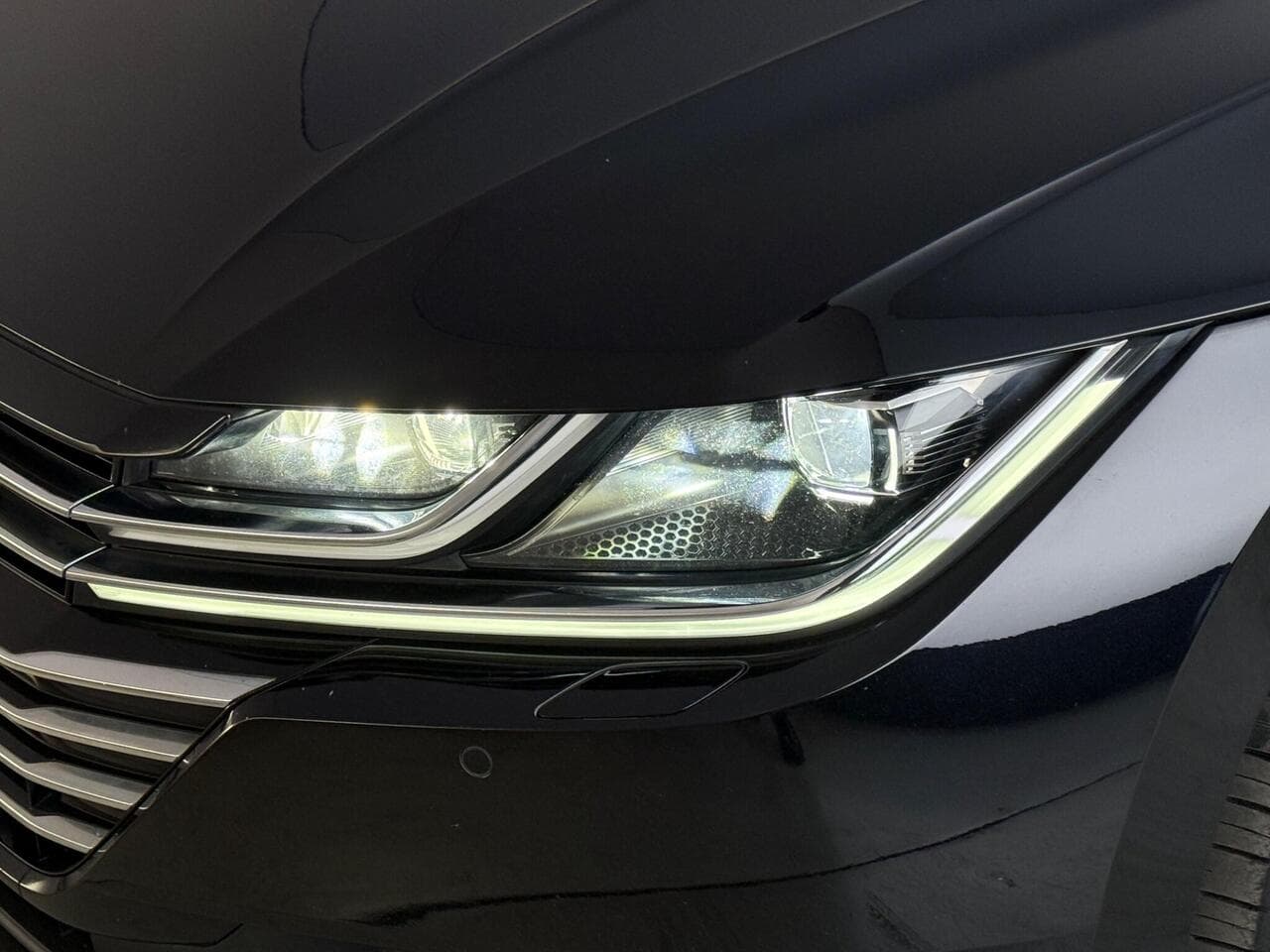 Volkswagen Arteon thumbnail Lights Front