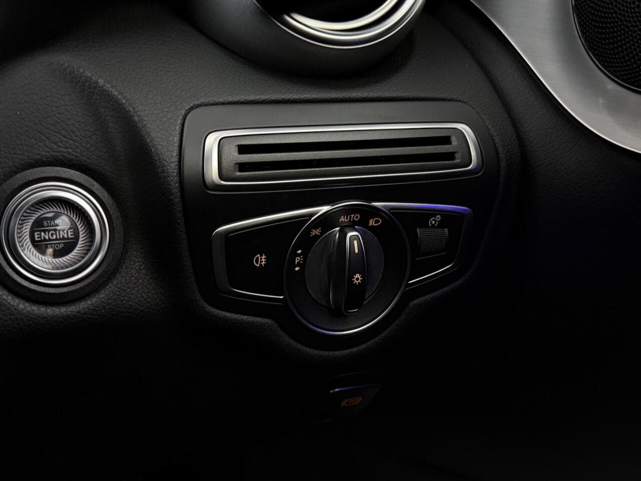 Mercedes-Benz C Class thumbnail Misc Controls