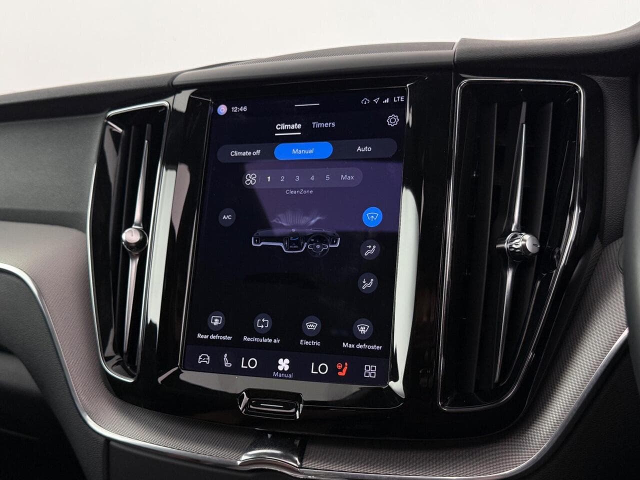 Volvo XC60 thumbnail Infotainment System
