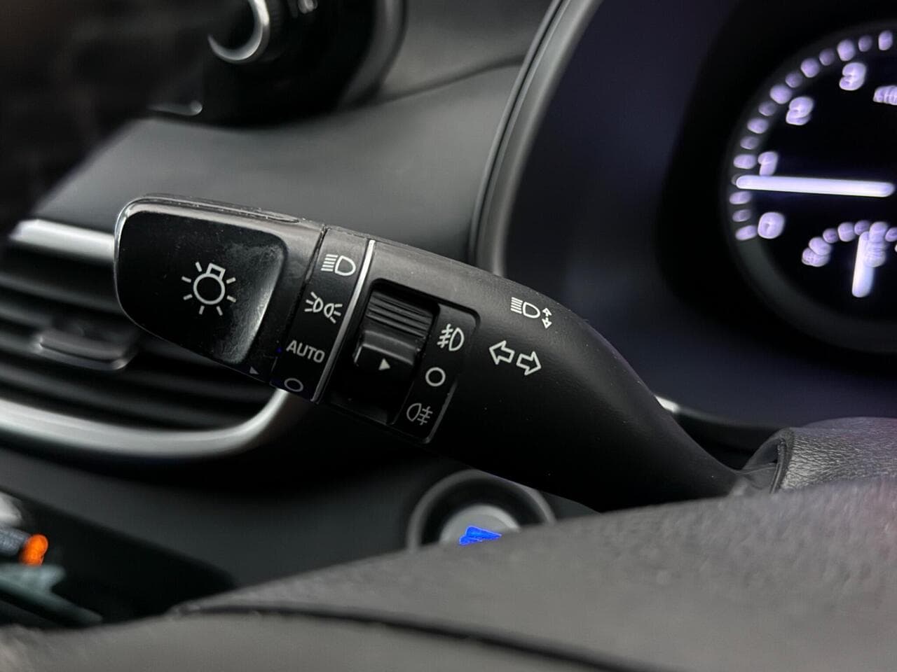 Hyundai TUCSON thumbnail Misc Controls