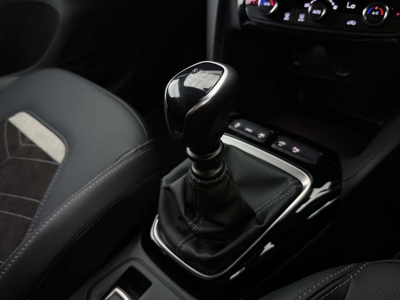 Vauxhall Corsa thumbnail Interior Front