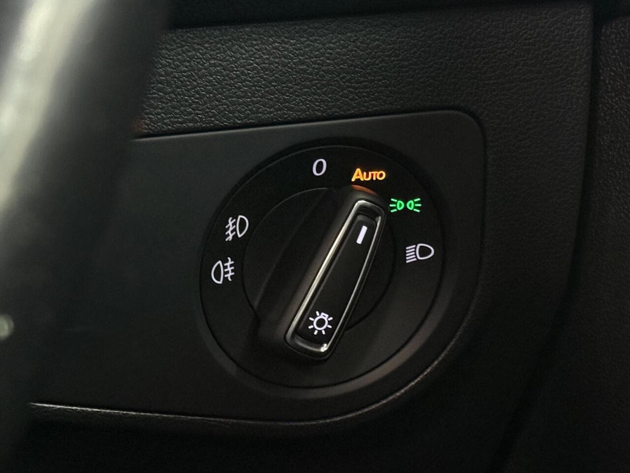 Volkswagen Tiguan thumbnail Misc Controls
