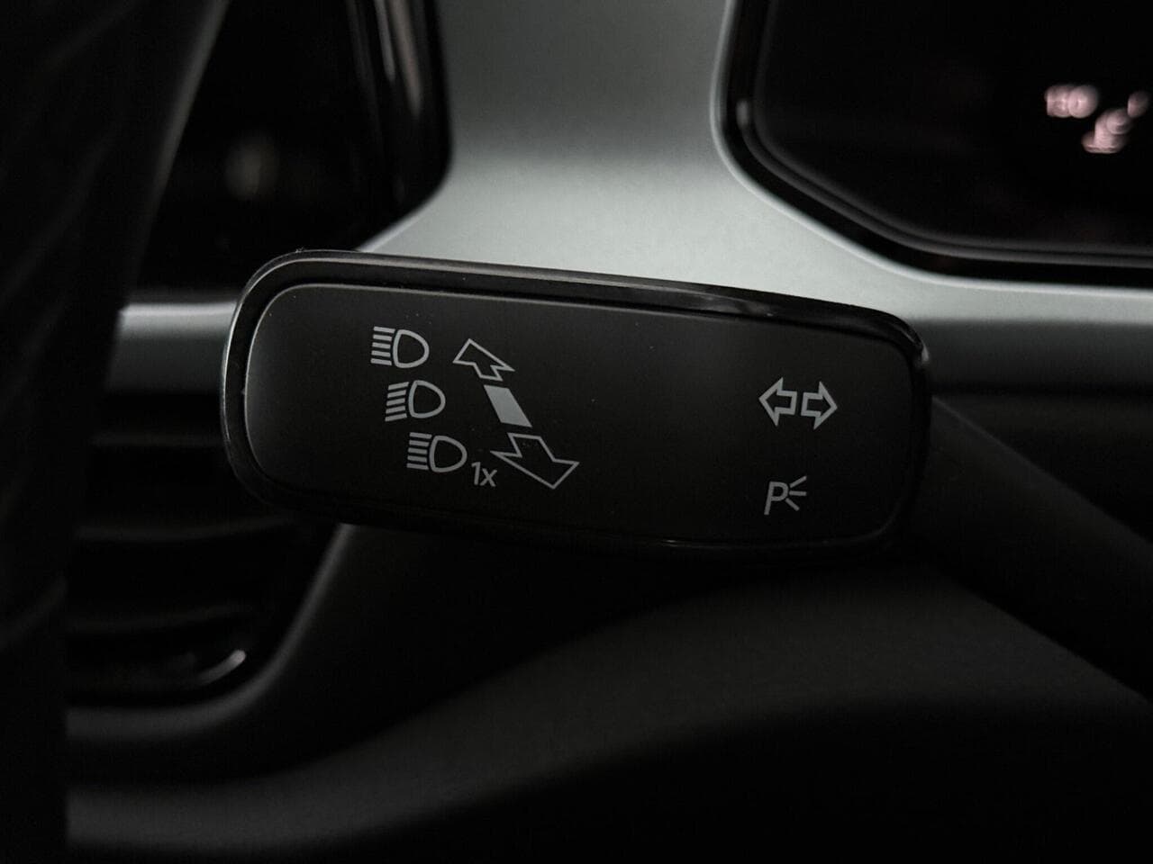 Volkswagen T-Roc thumbnail Misc Controls