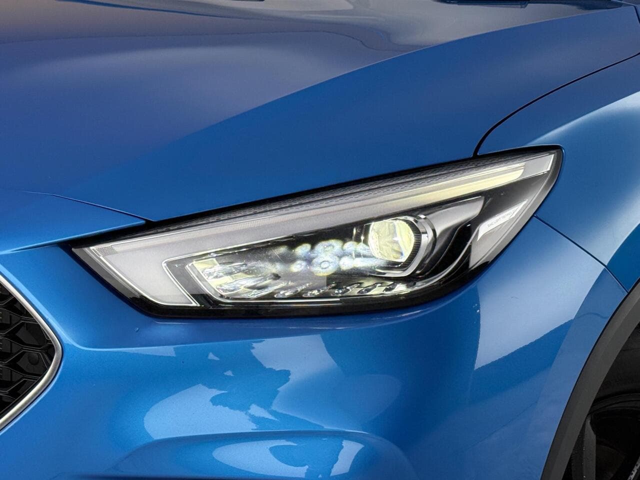 MG MG ZS thumbnail Lights Front