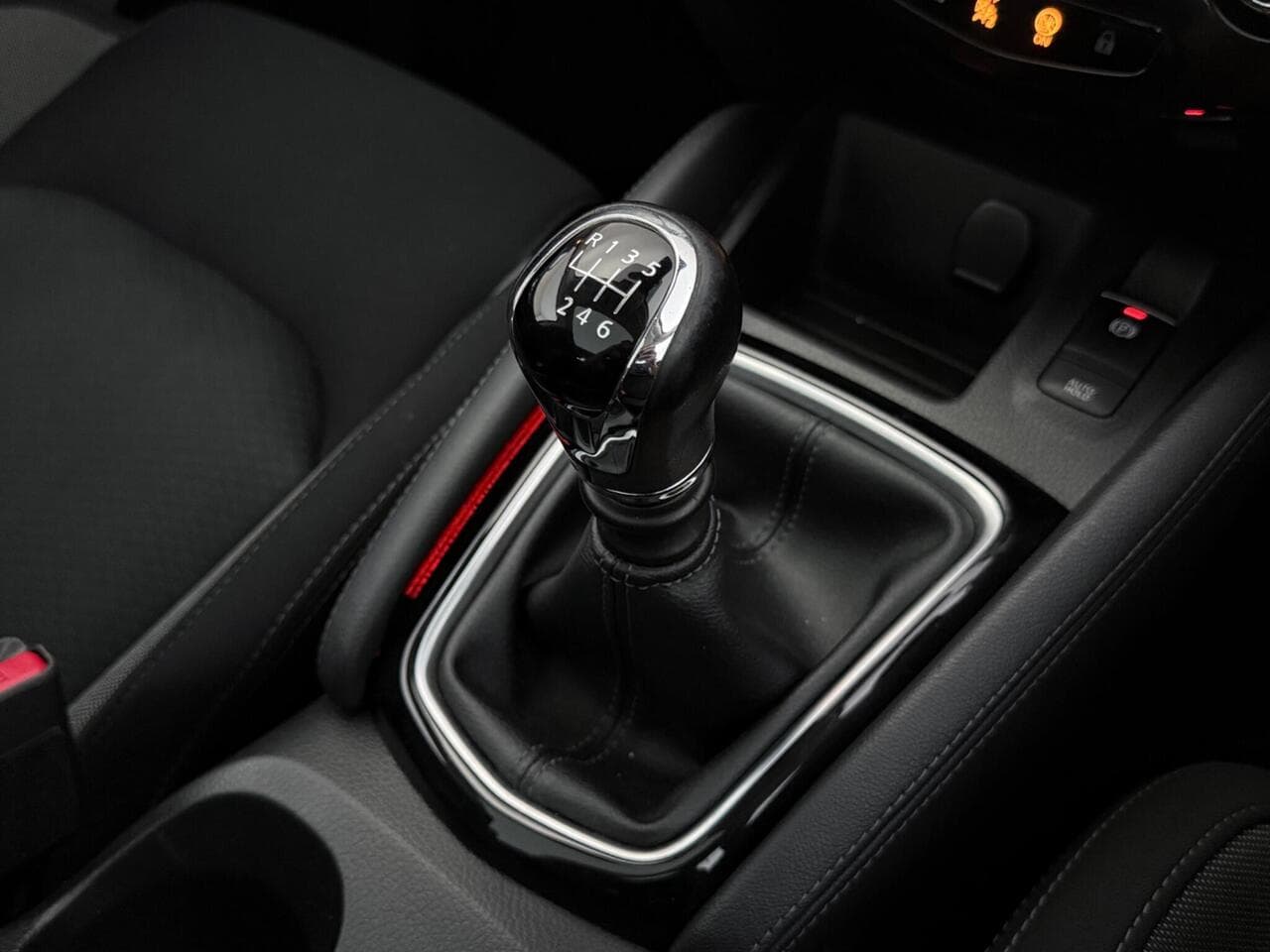 Nissan Qashqai thumbnail Interior Front