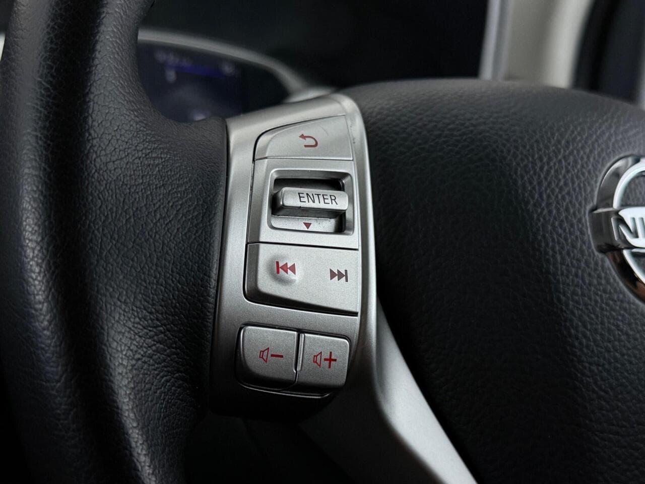Nissan Navara thumbnail Misc Controls