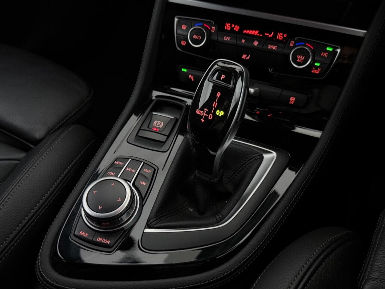 BMW 2 Series Gran Tourer thumbnail Interior Front