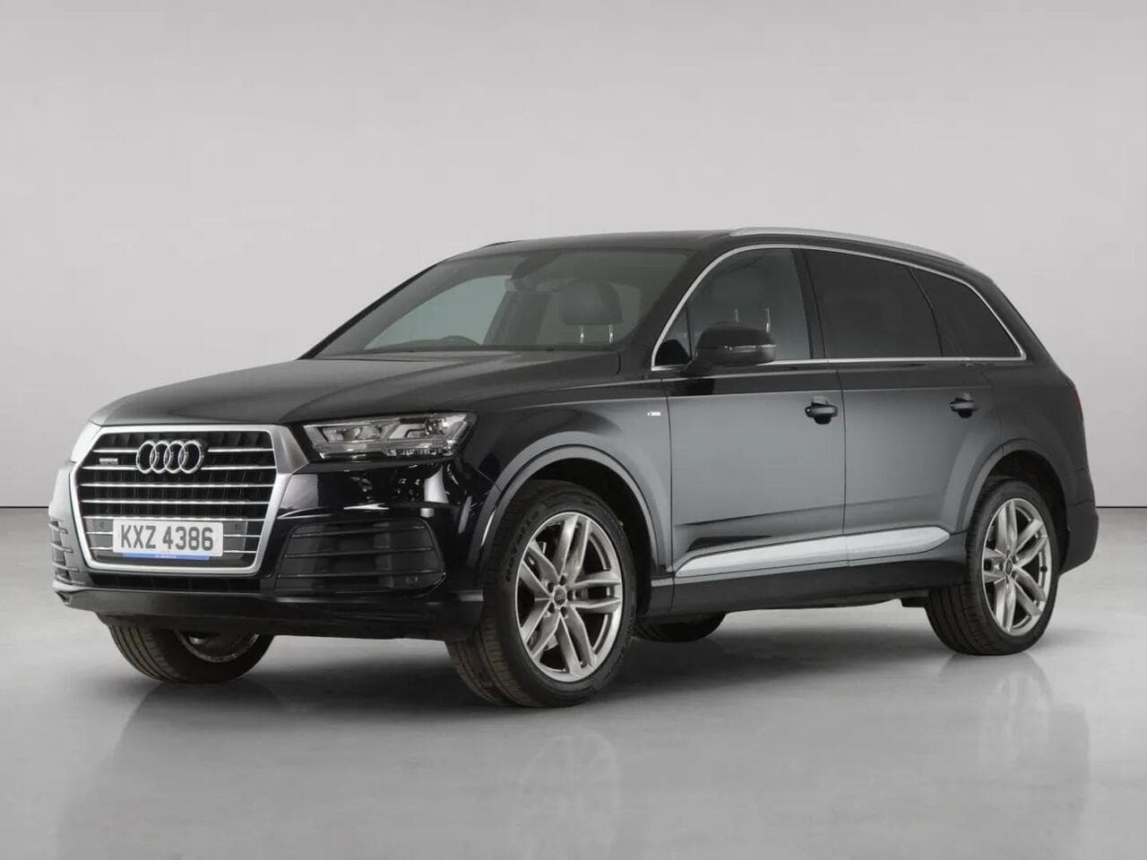 Audi Q7 thumbnail Front Left