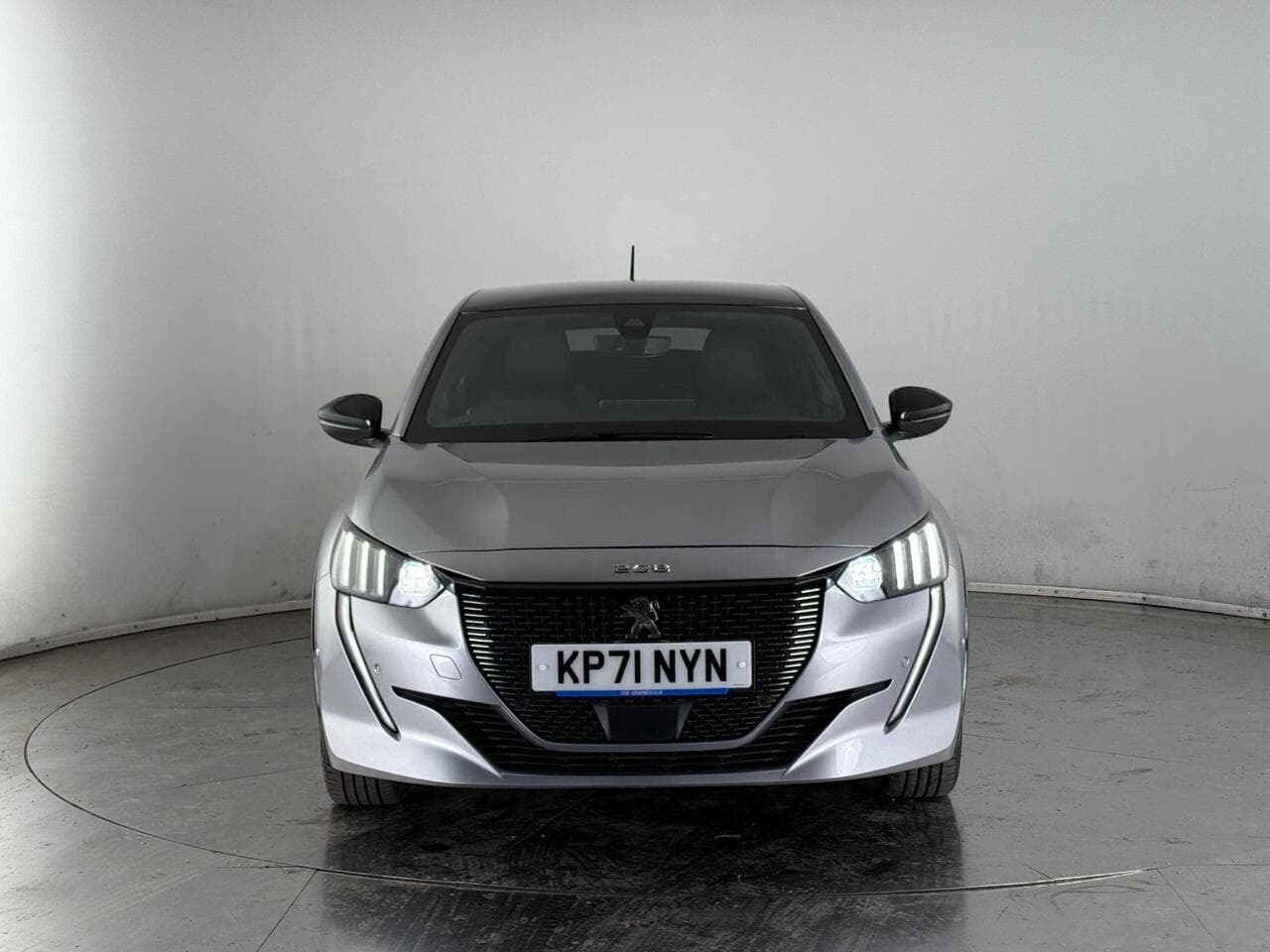 Peugeot 208 thumbnail Front