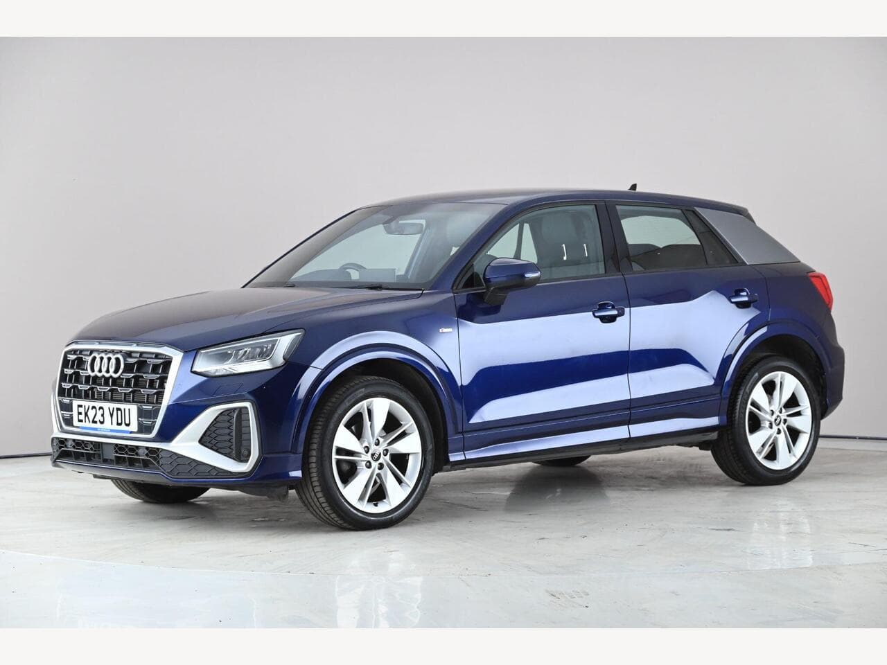 Audi Q2 thumbnail Front Left