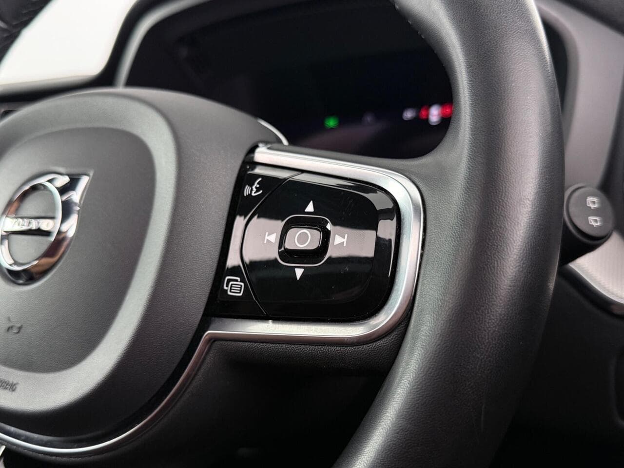 Volvo XC60 thumbnail Misc Controls