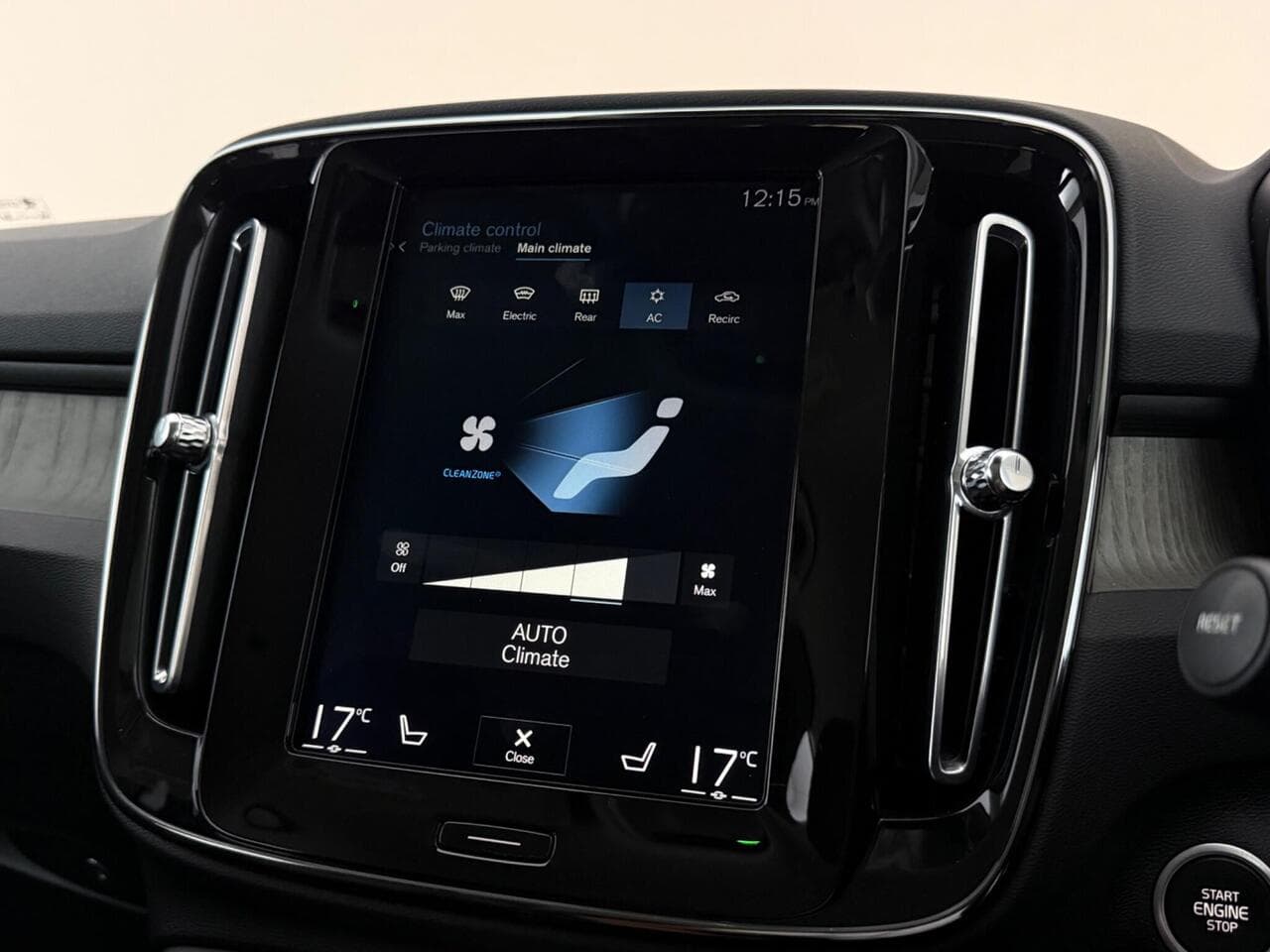Volvo XC40 thumbnail Infotainment System