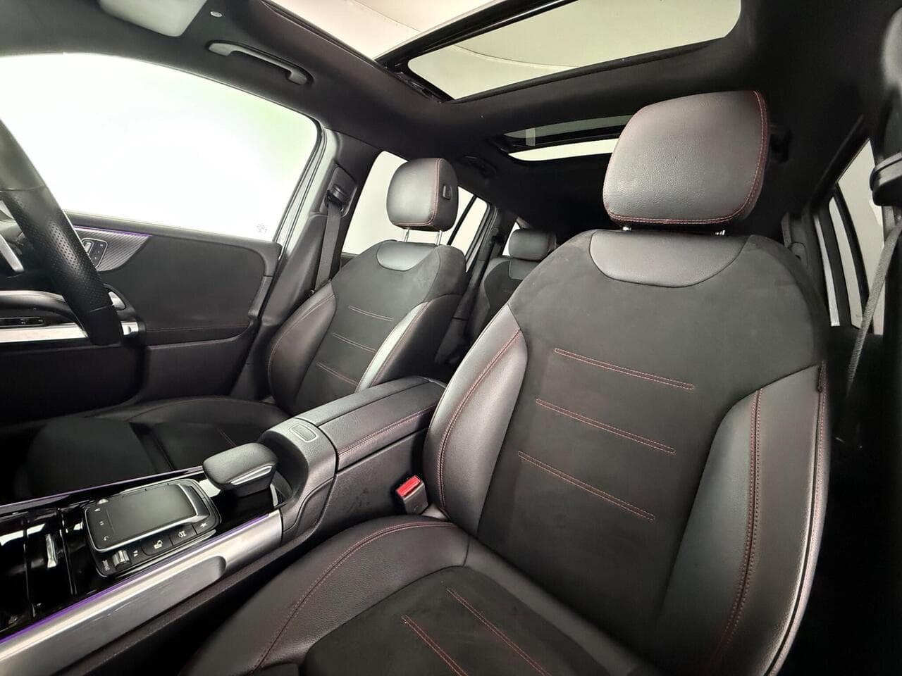 Mercedes-Benz GLB thumbnail Seat Front Passenger