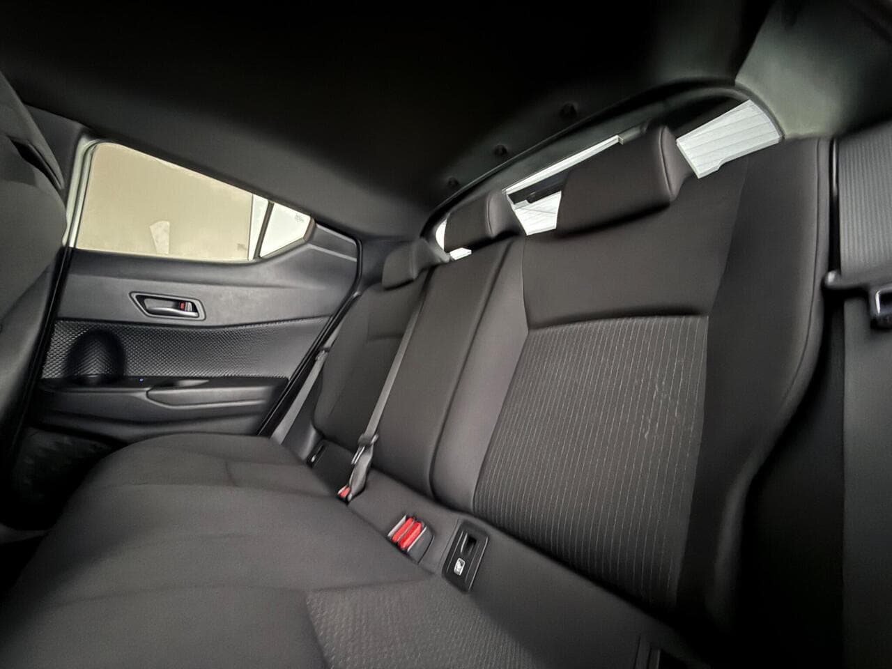 Toyota C-HR thumbnail Seats Rear