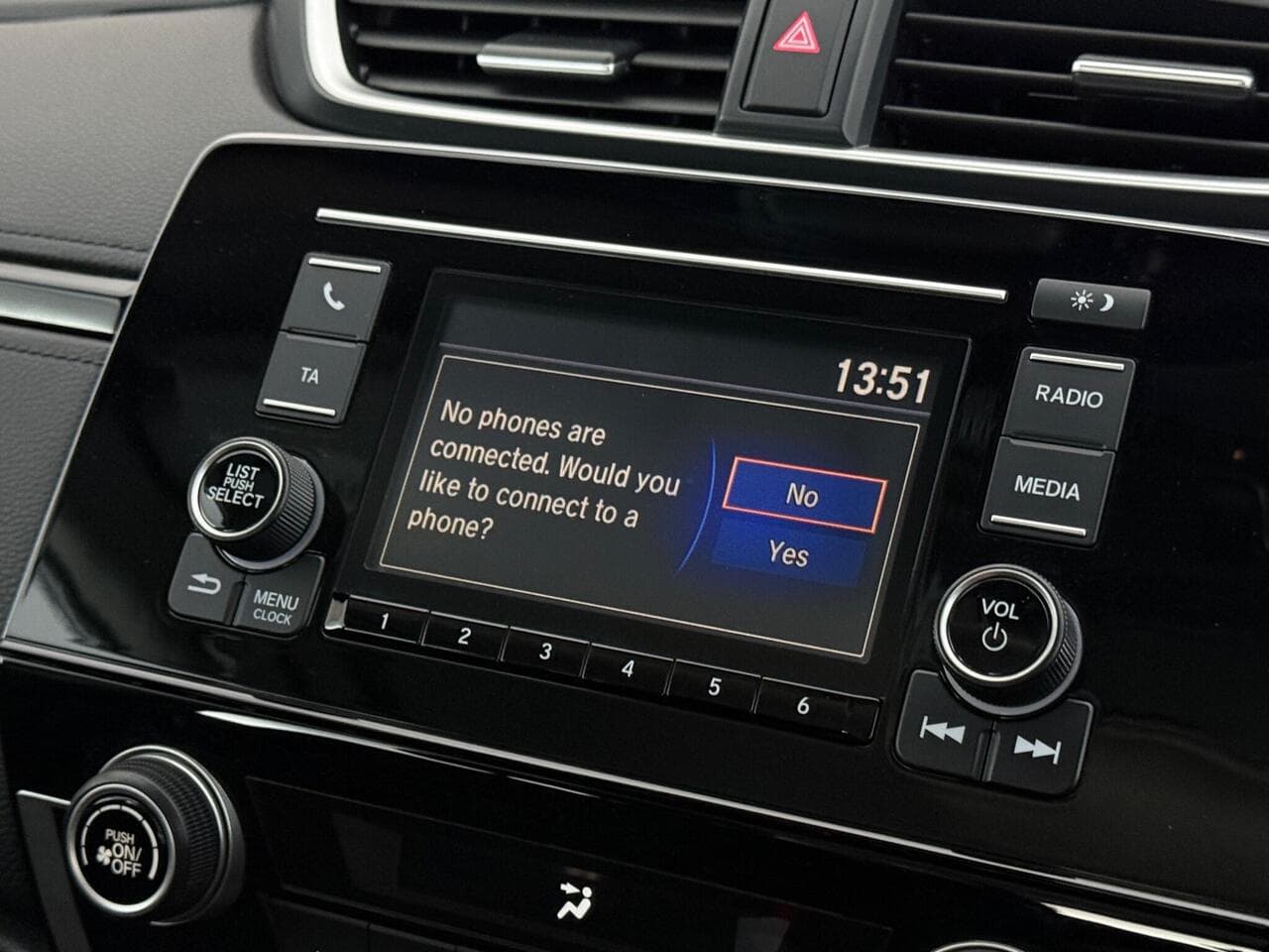 Honda CR-V thumbnail Infotainment System