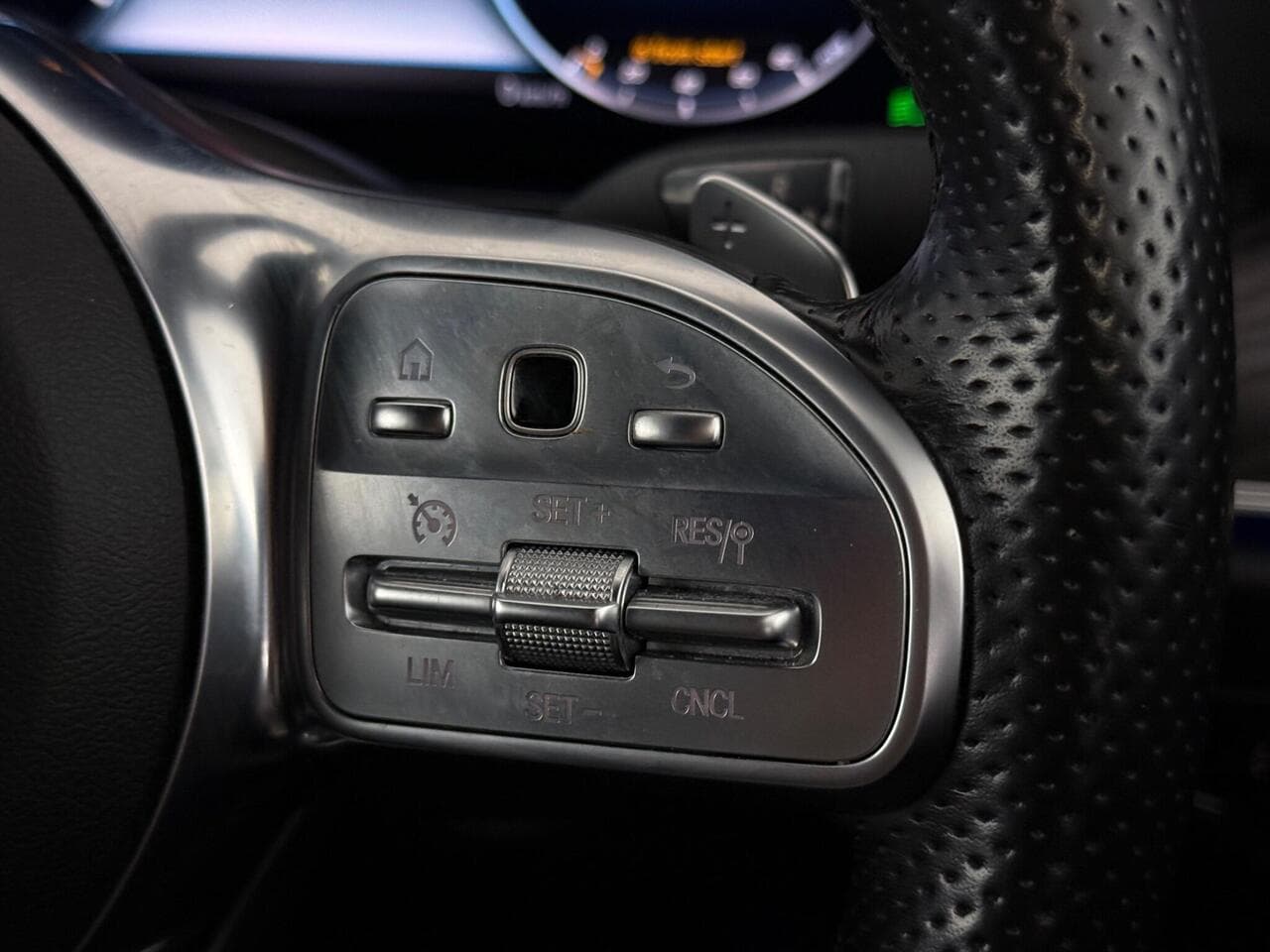 Mercedes-Benz E Class thumbnail Misc Controls