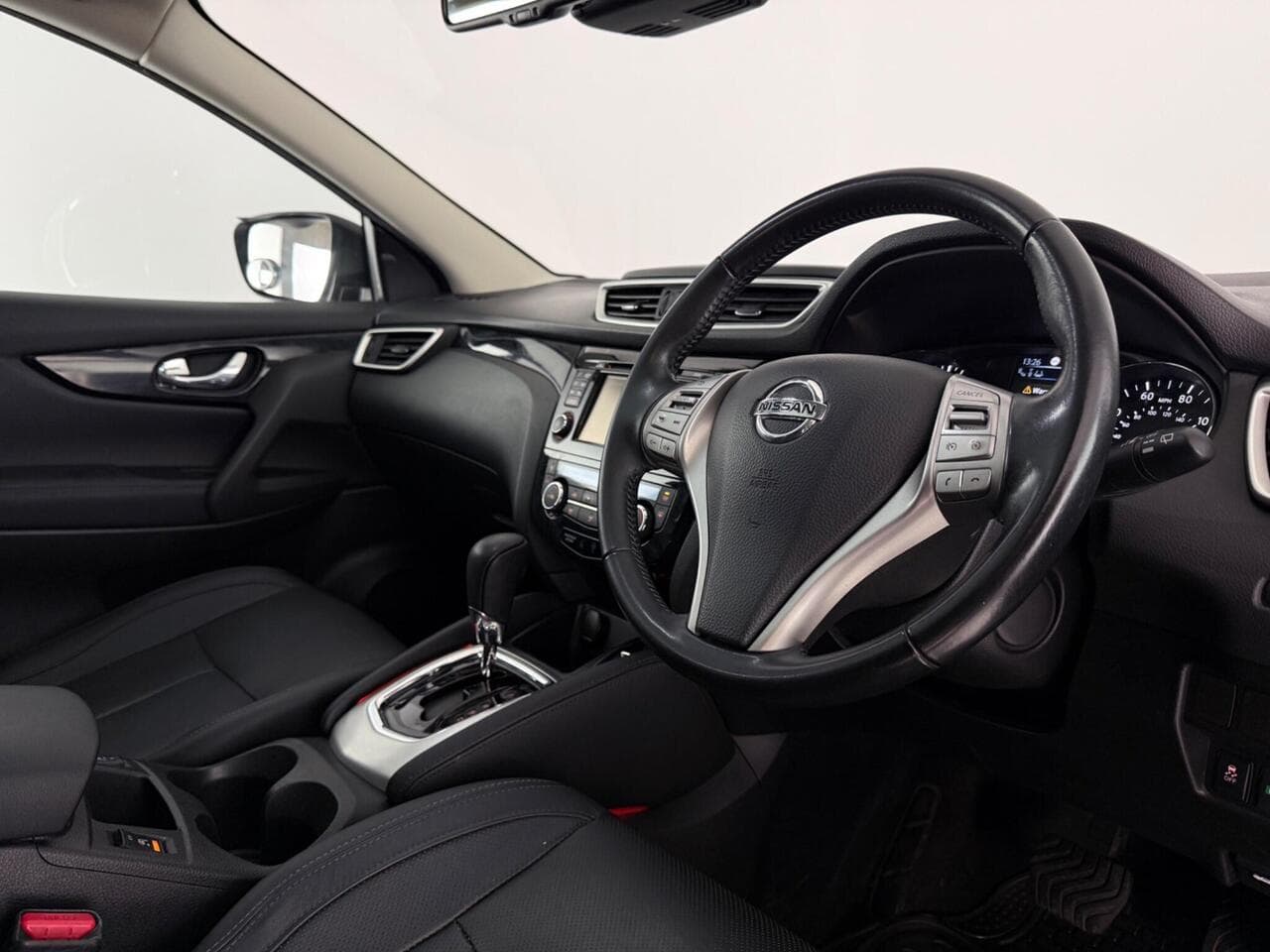 Nissan Qashqai thumbnail Interior Front
