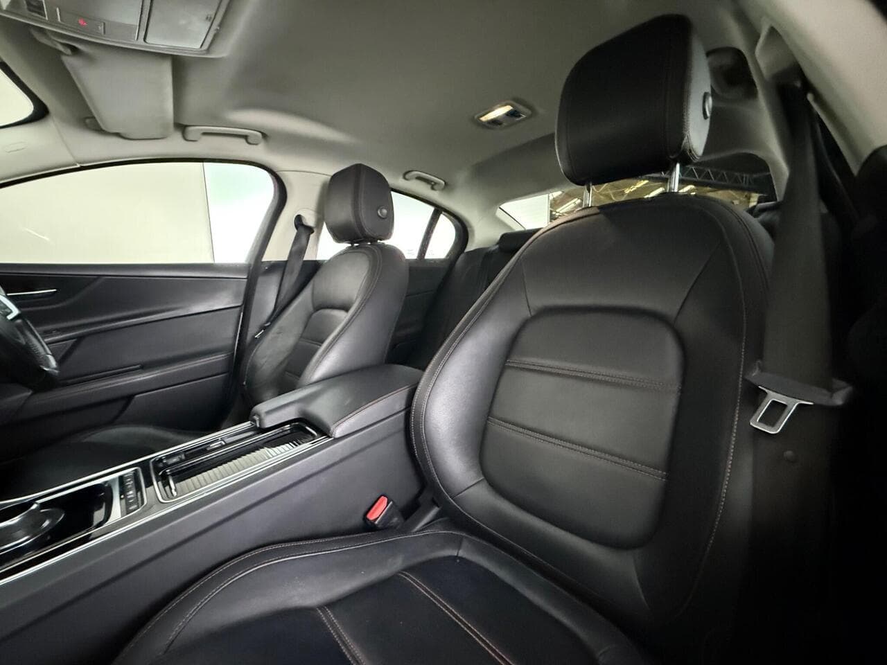 Jaguar XE thumbnail Seat Front Passenger