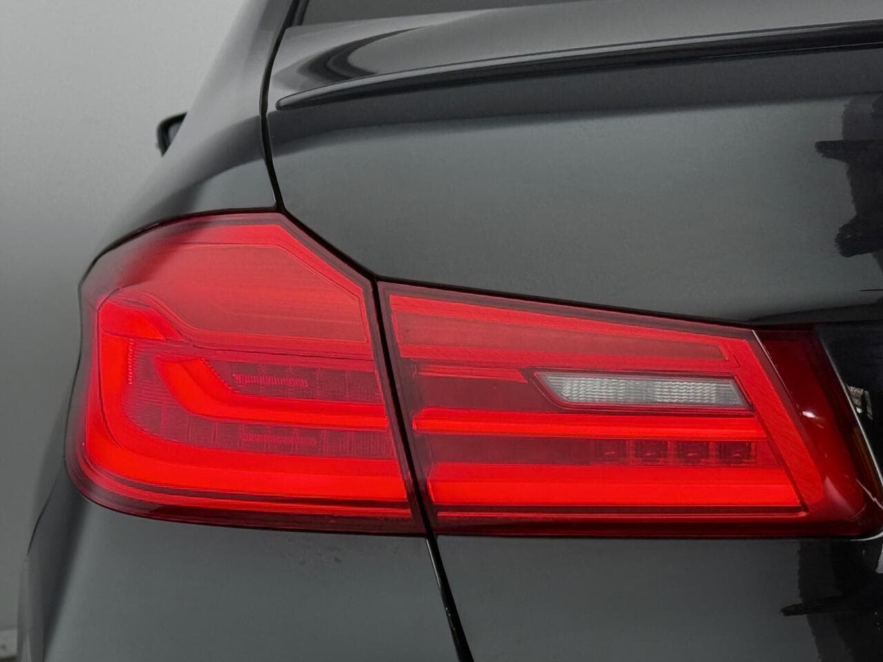 BMW 5 Series thumbnail Lights Rear