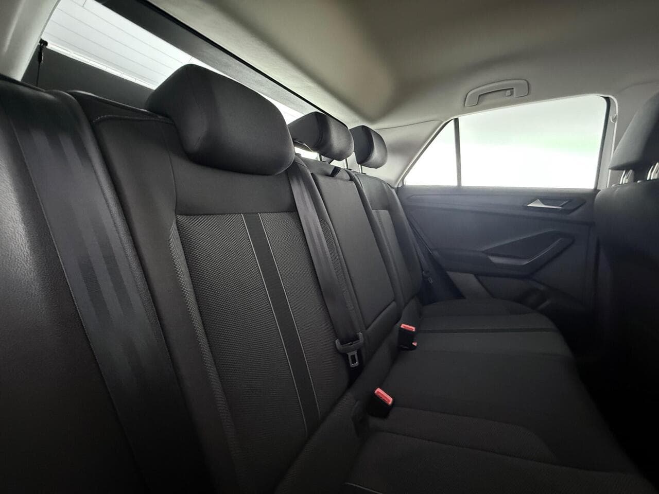 Volkswagen T-Roc thumbnail Seats Rear