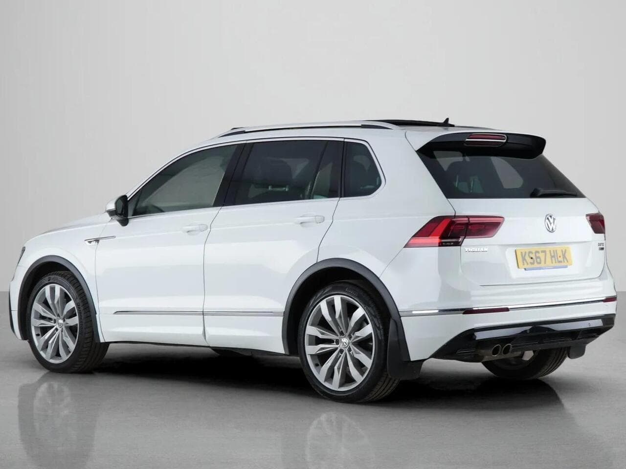 Volkswagen Tiguan thumbnail Rear Left