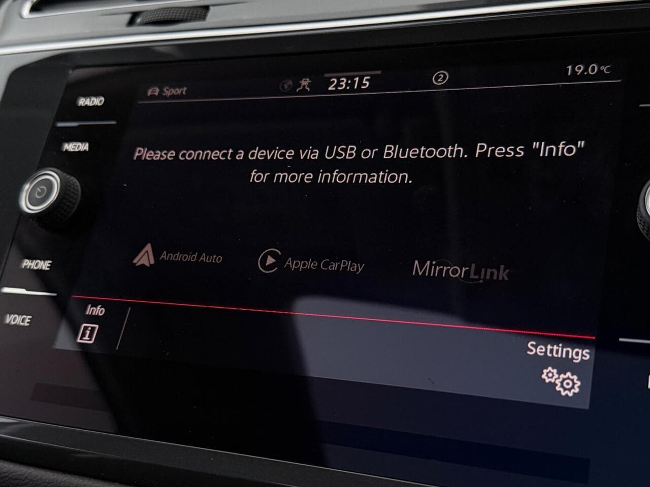 Volkswagen Tiguan Allspace thumbnail Infotainment System