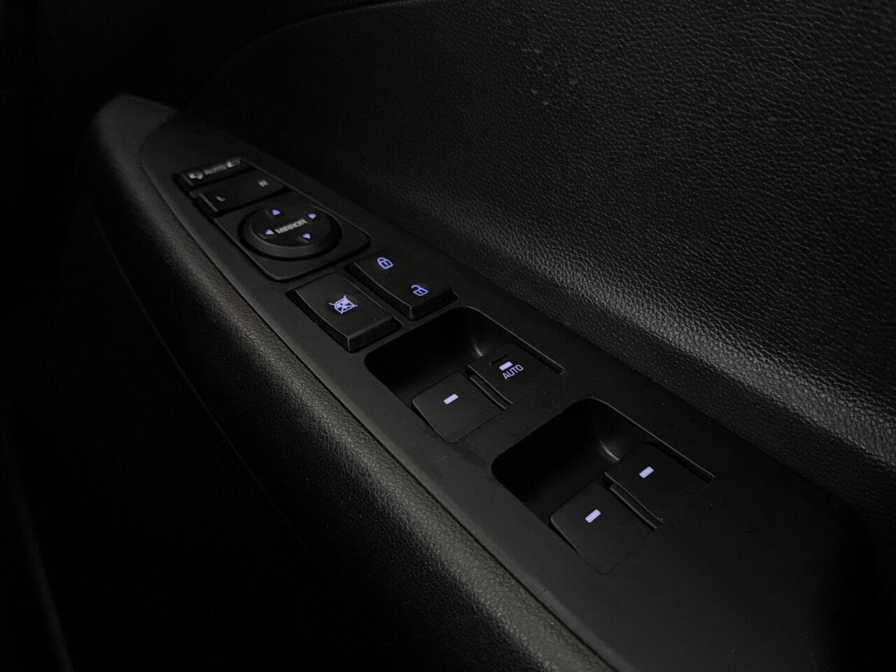 Hyundai TUCSON thumbnail Misc Controls