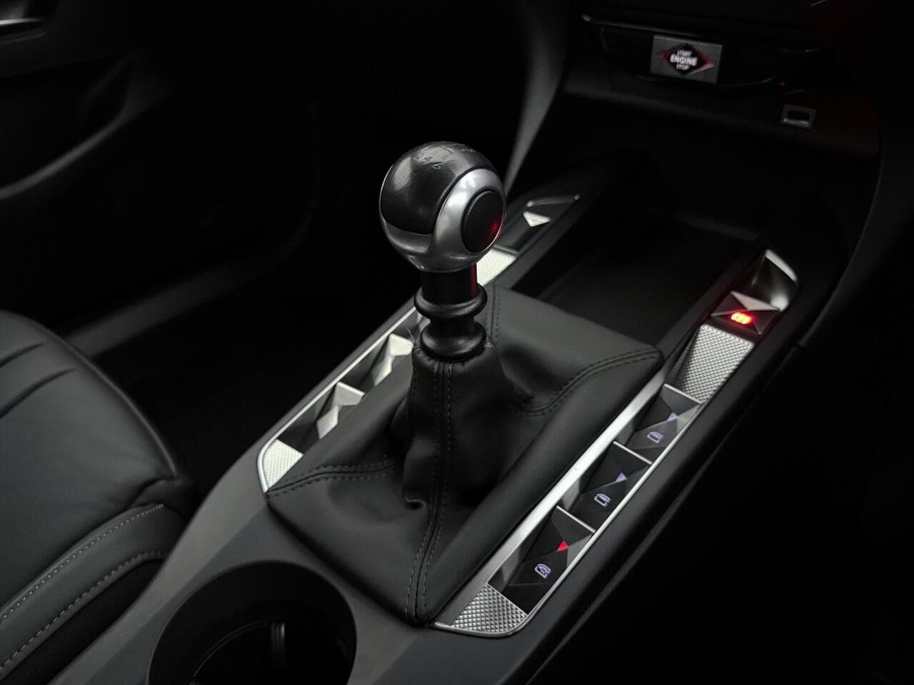 DS AUTOMOBILES DS 3 CROSSBACK thumbnail Interior Front