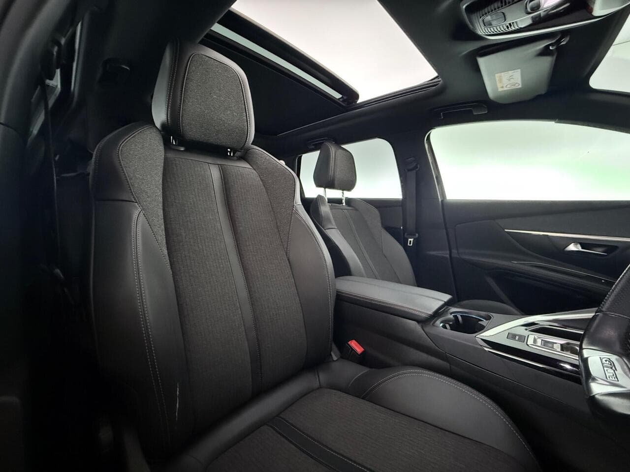 Peugeot 5008 thumbnail Seat Driver