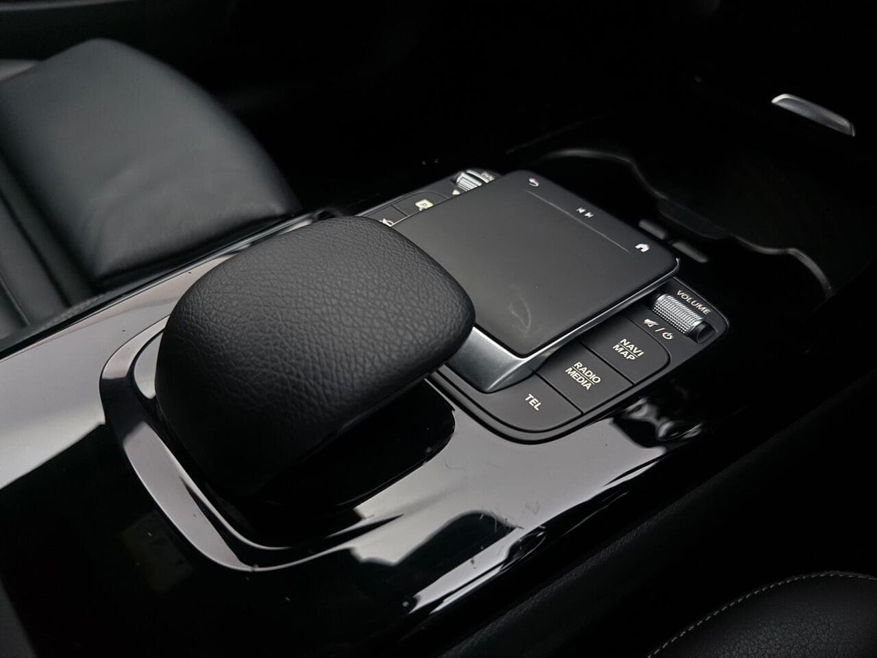 Mercedes-Benz CLA thumbnail Interior Front