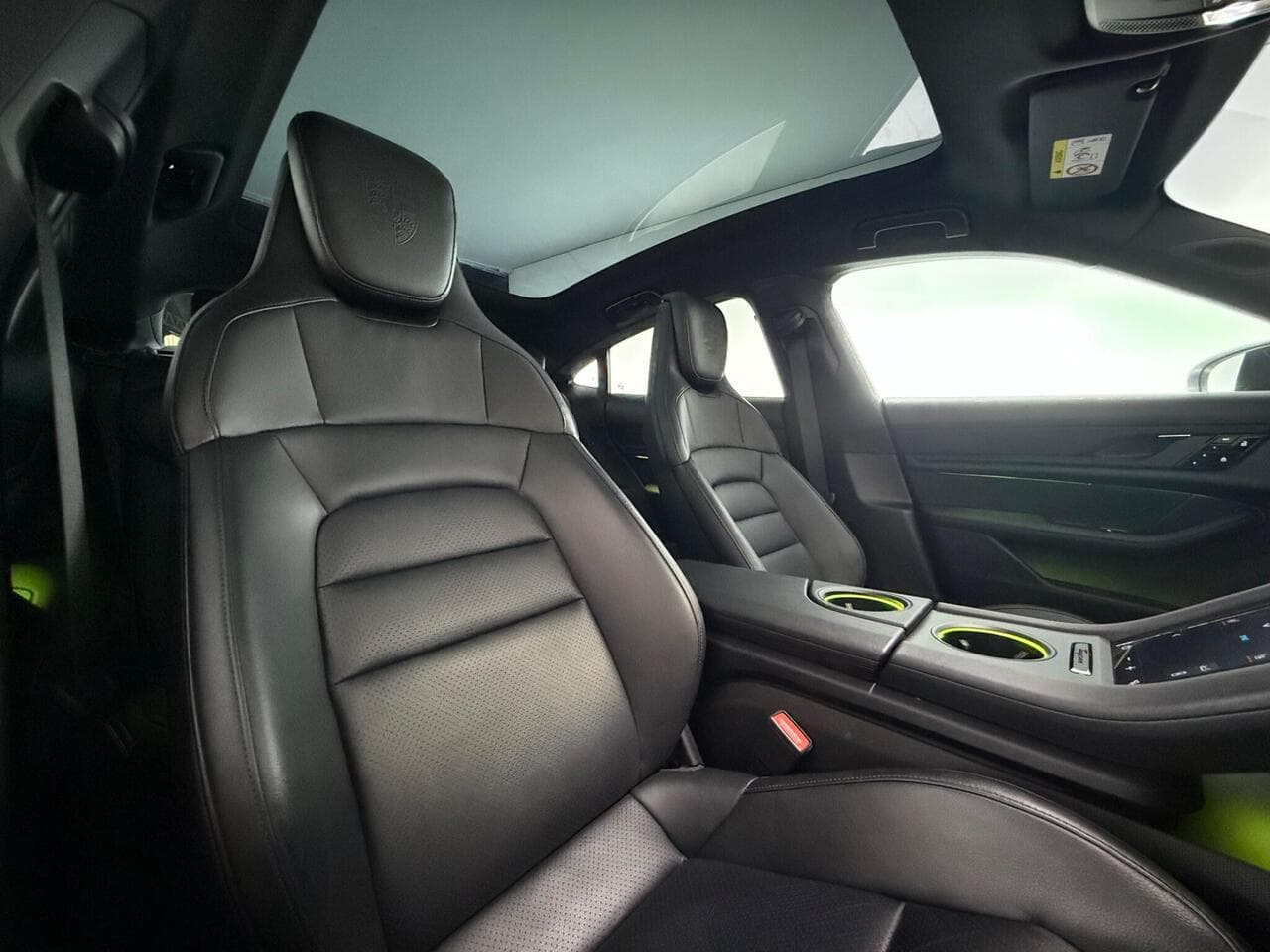 Porsche Taycan thumbnail Seat Driver