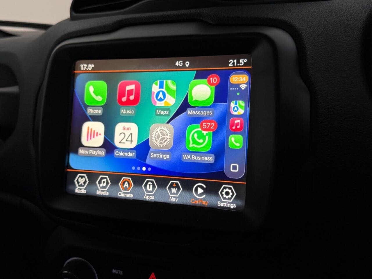 Jeep Renegade thumbnail Infotainment System