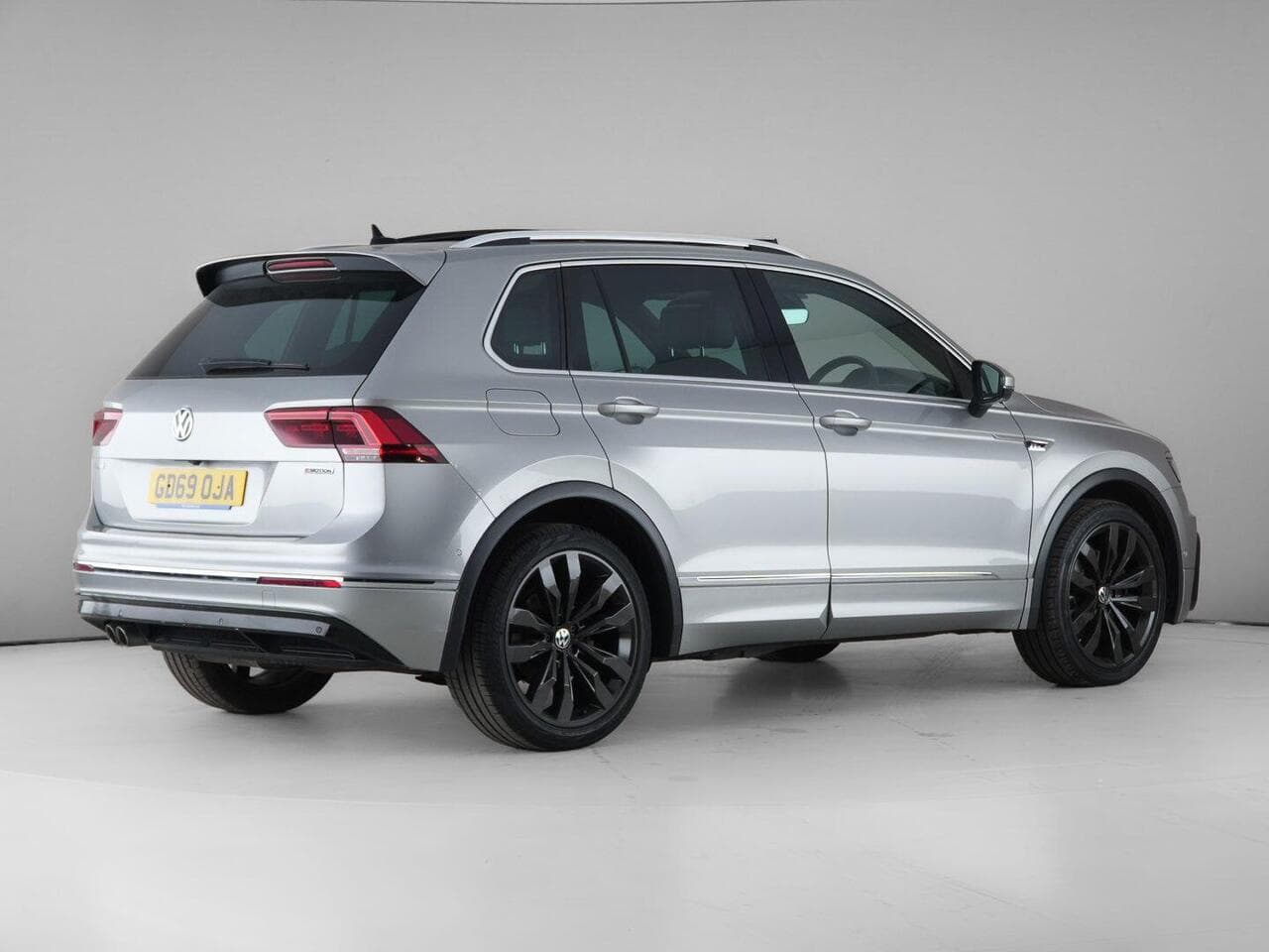 Volkswagen Tiguan thumbnail Rear Right