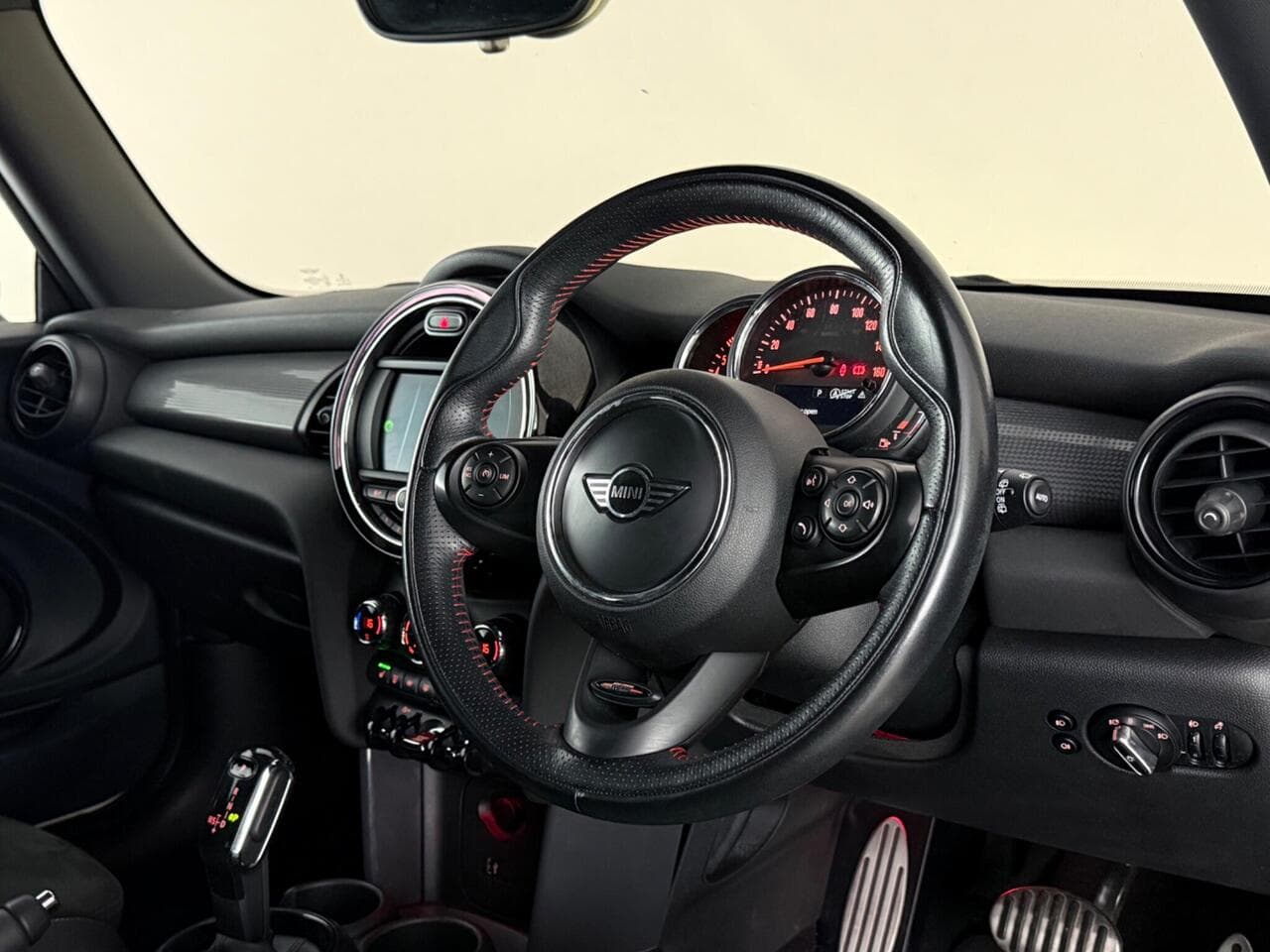 MINI Hatch thumbnail Interior Front