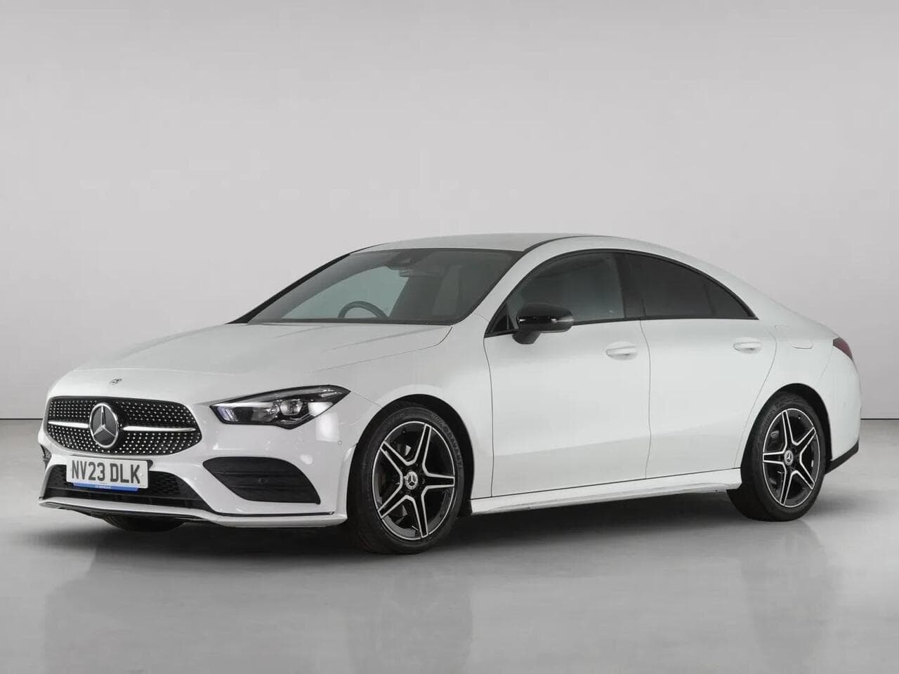 Mercedes-Benz CLA thumbnail Front Left