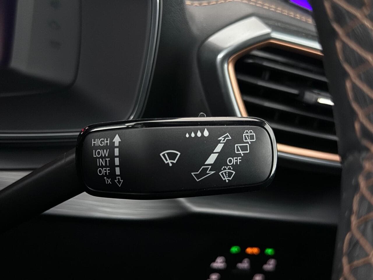 CUPRA Formentor thumbnail Misc Controls