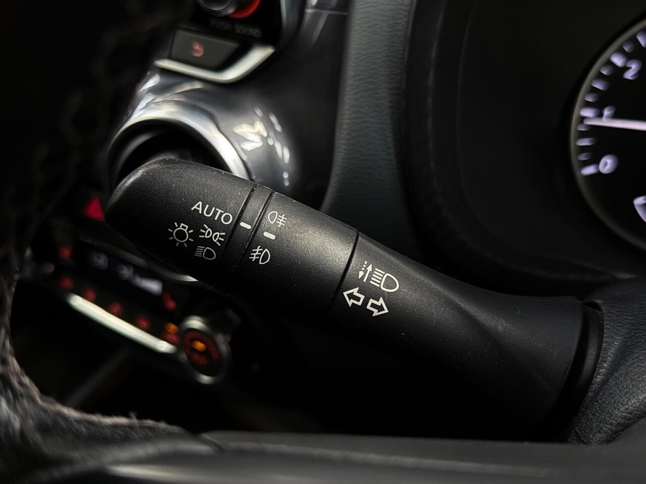 Nissan Juke thumbnail Misc Controls