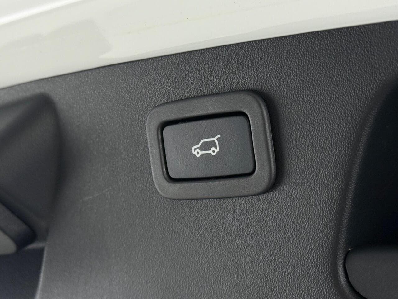 Jaguar E-PACE thumbnail Misc Controls