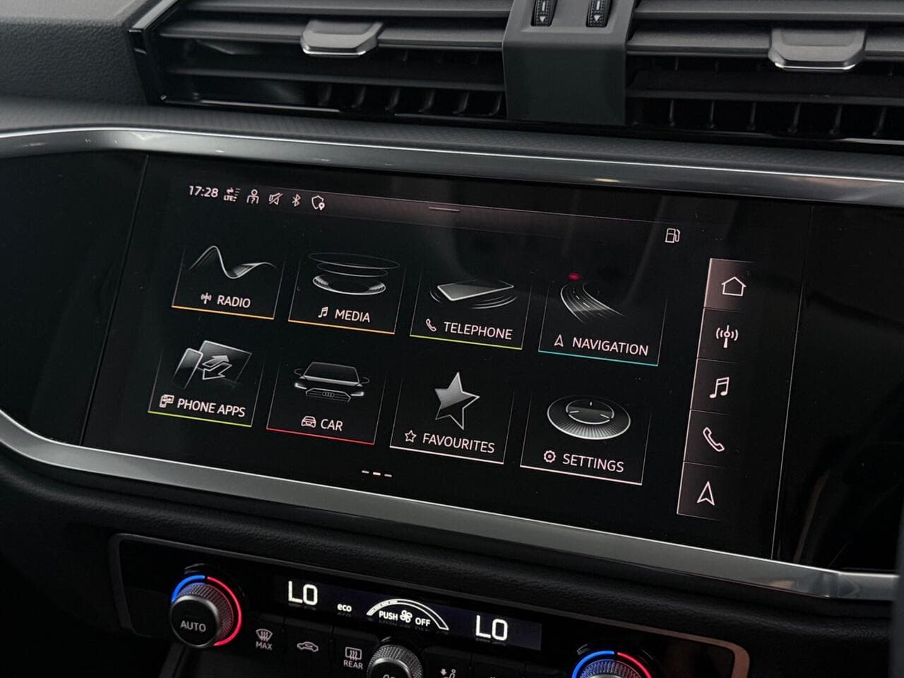 Audi Q3 thumbnail Infotainment System