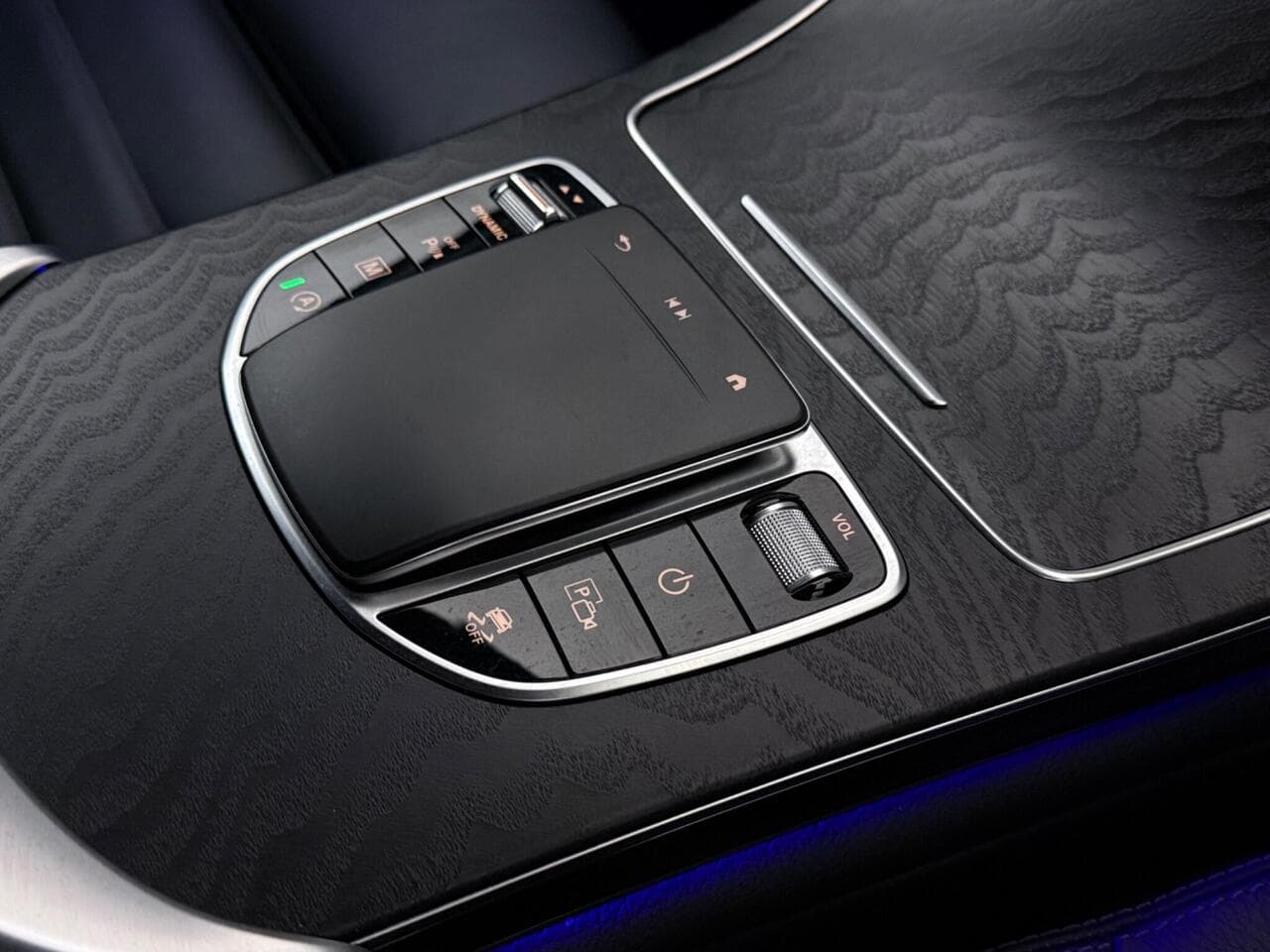 Mercedes-Benz GLC thumbnail Misc Controls