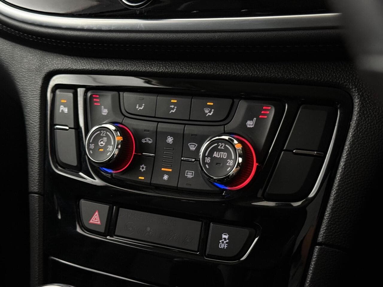 Vauxhall Mokka X thumbnail Misc Controls
