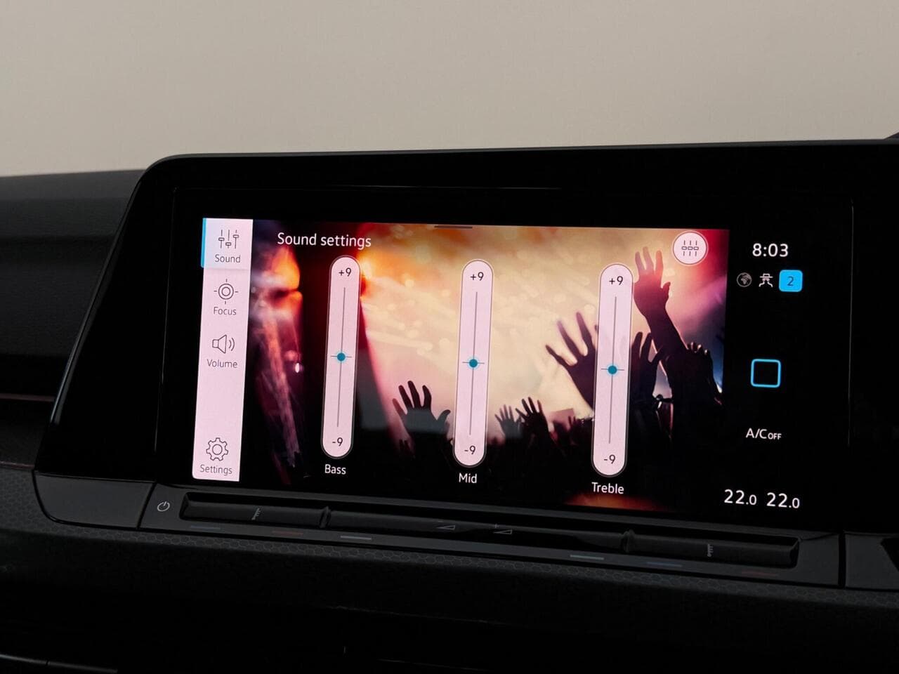 Volkswagen Golf thumbnail Infotainment System