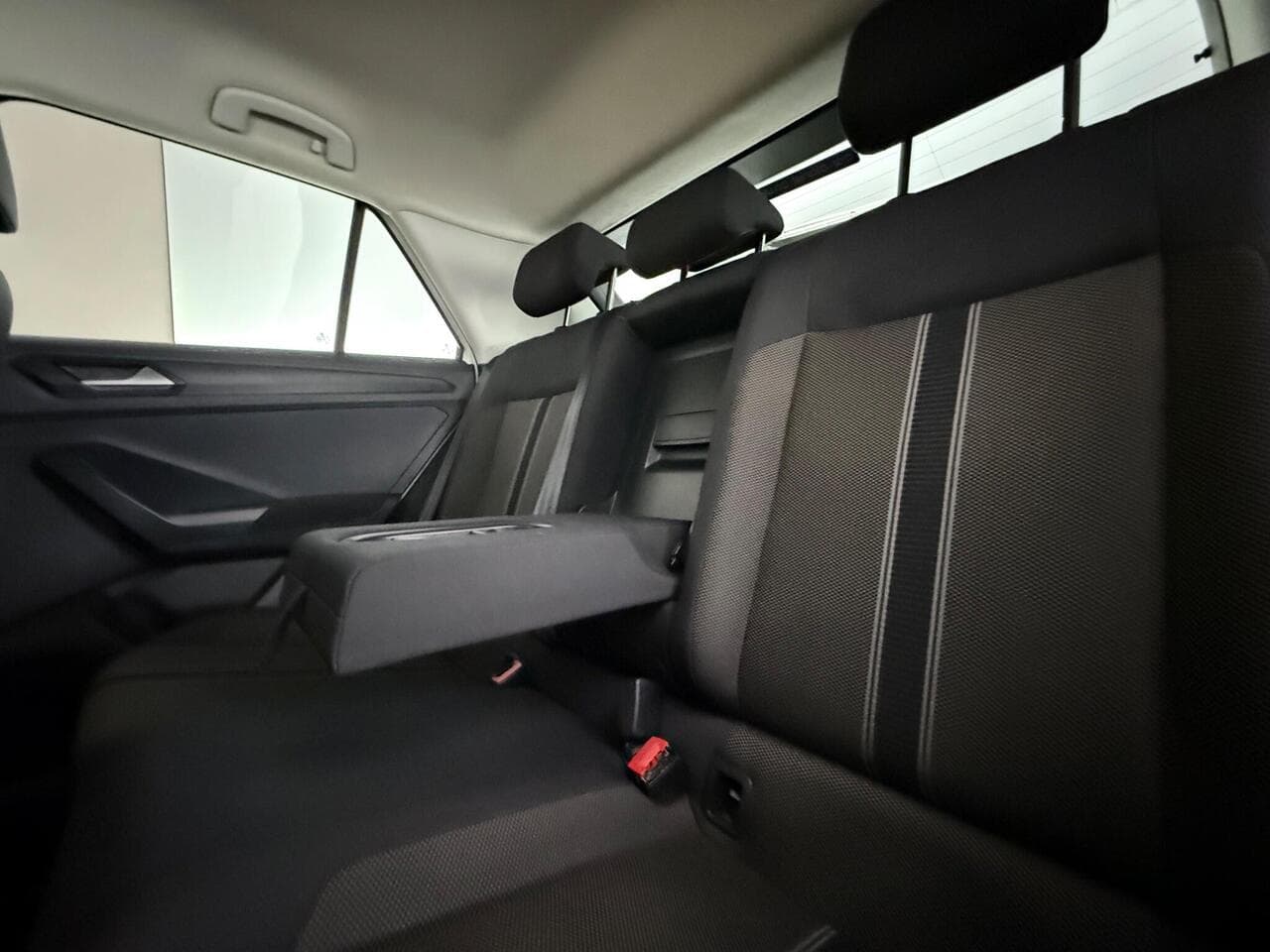 Volkswagen T-Roc thumbnail Seats Rear