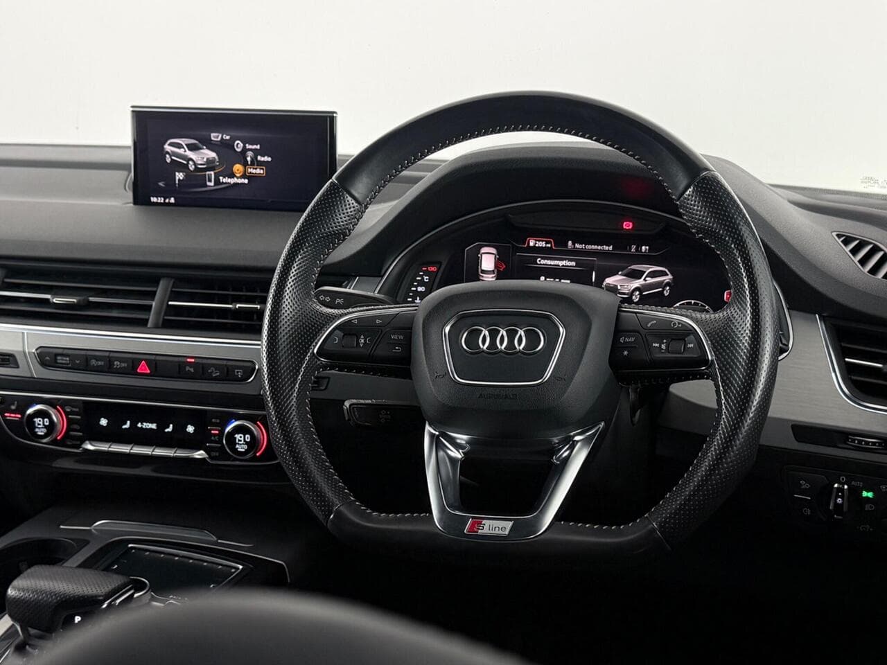 Audi Q7 thumbnail Steering Wheel