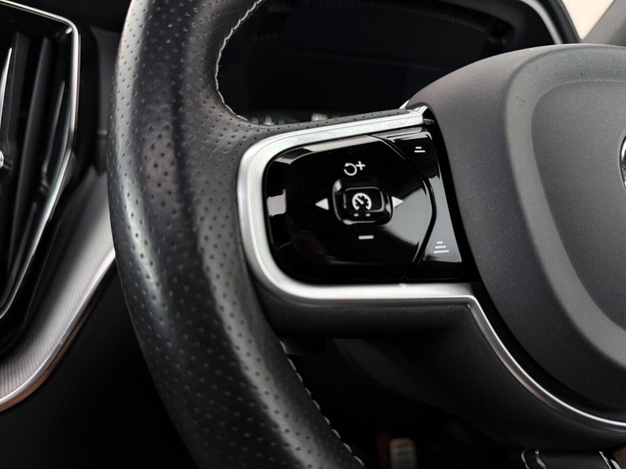 Volvo XC60 thumbnail Misc Controls
