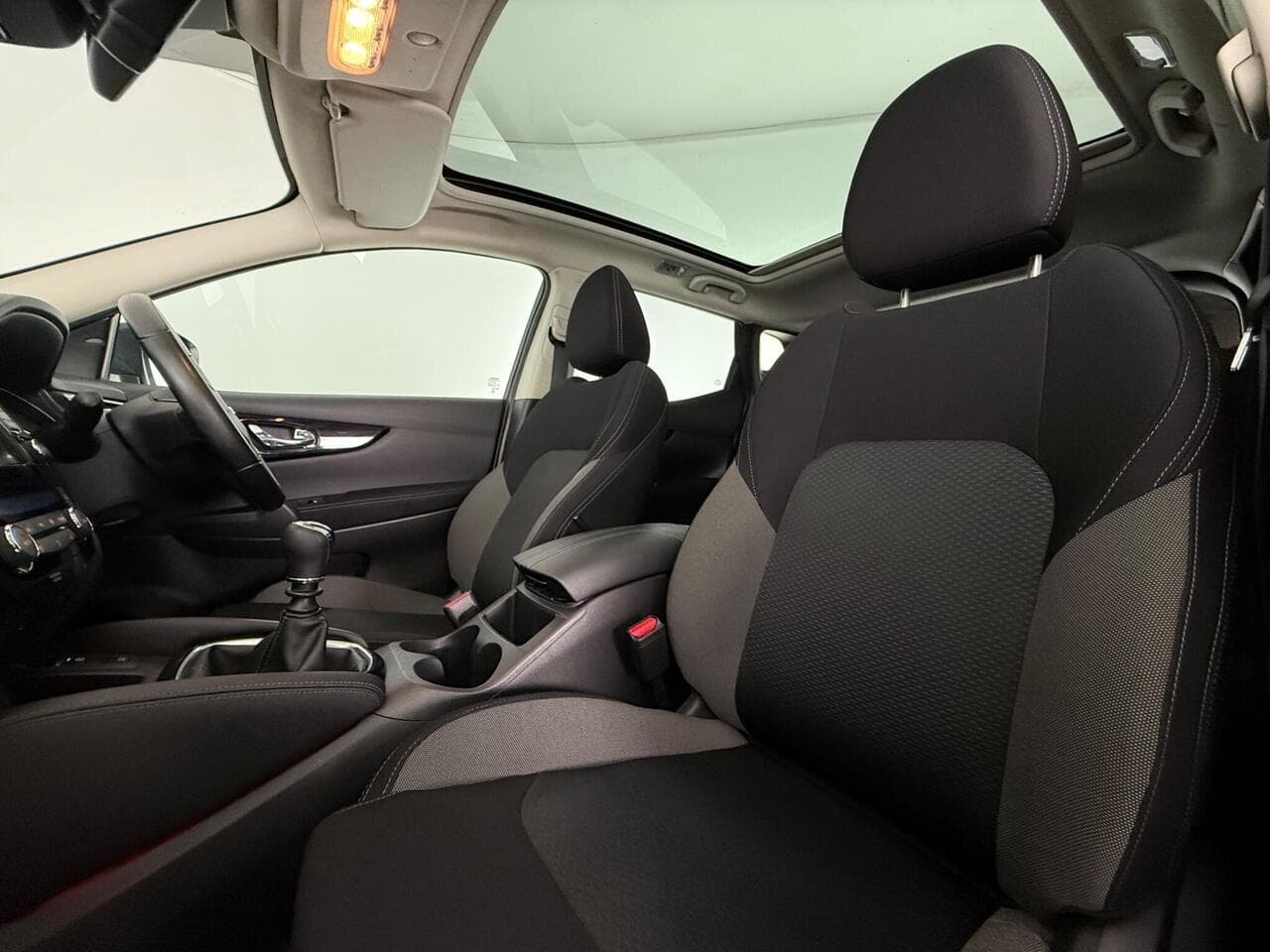 Nissan Qashqai thumbnail Seat Front Passenger