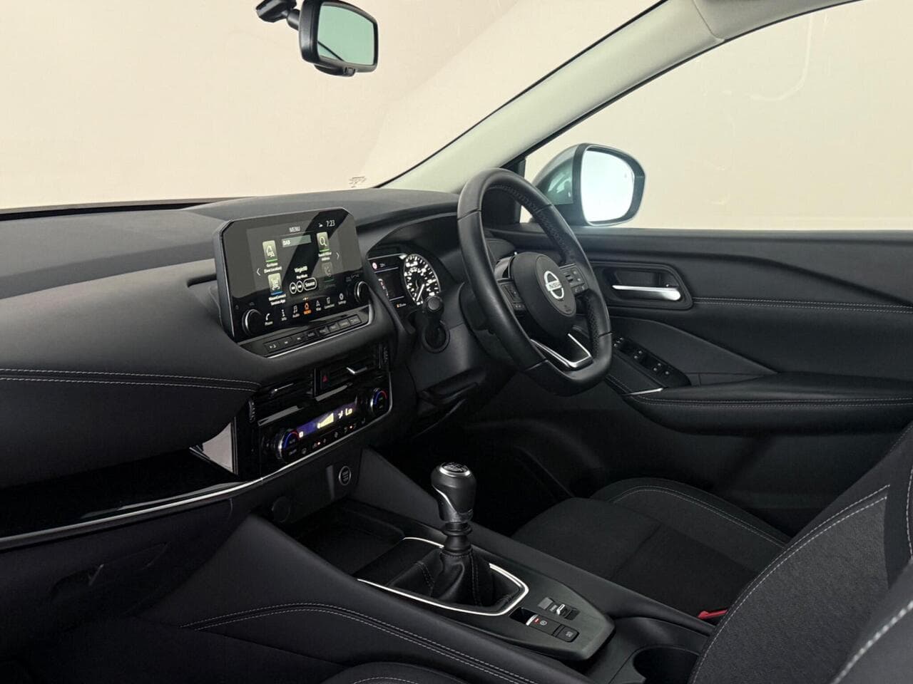 Nissan Qashqai thumbnail Interior Front