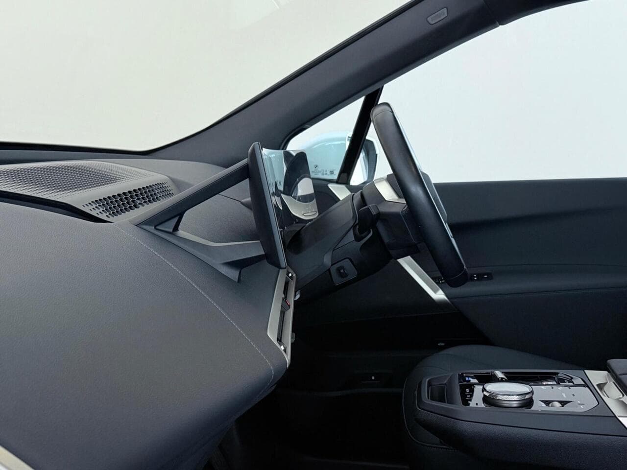 BMW iX thumbnail Interior Front