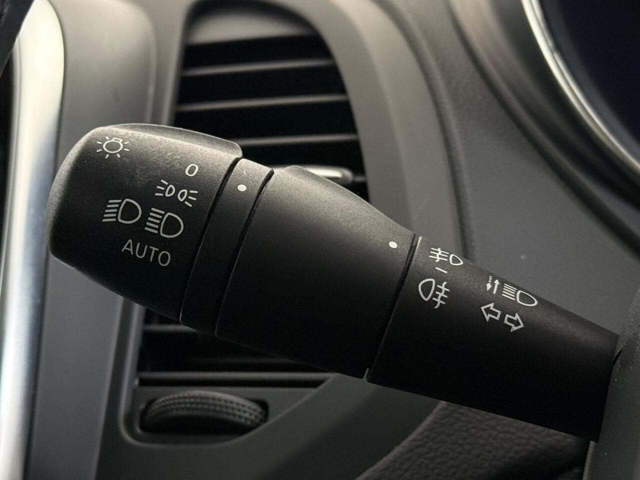 Renault Captur thumbnail Misc Controls